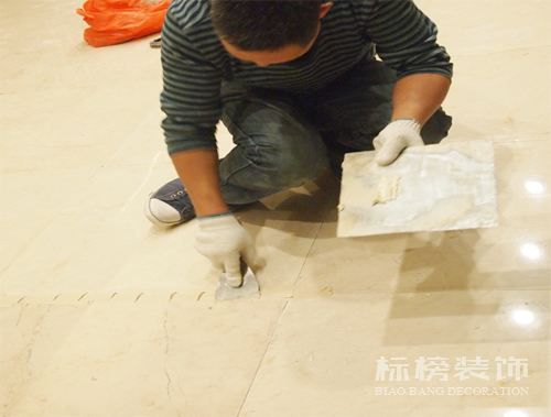 辦公室裝修瓷磚上鋪木地板可以嗎？